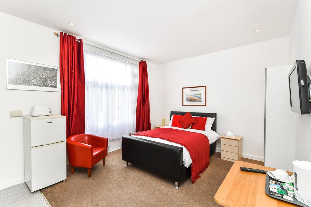 Riverbank Stay Лондон Экстерьер фото