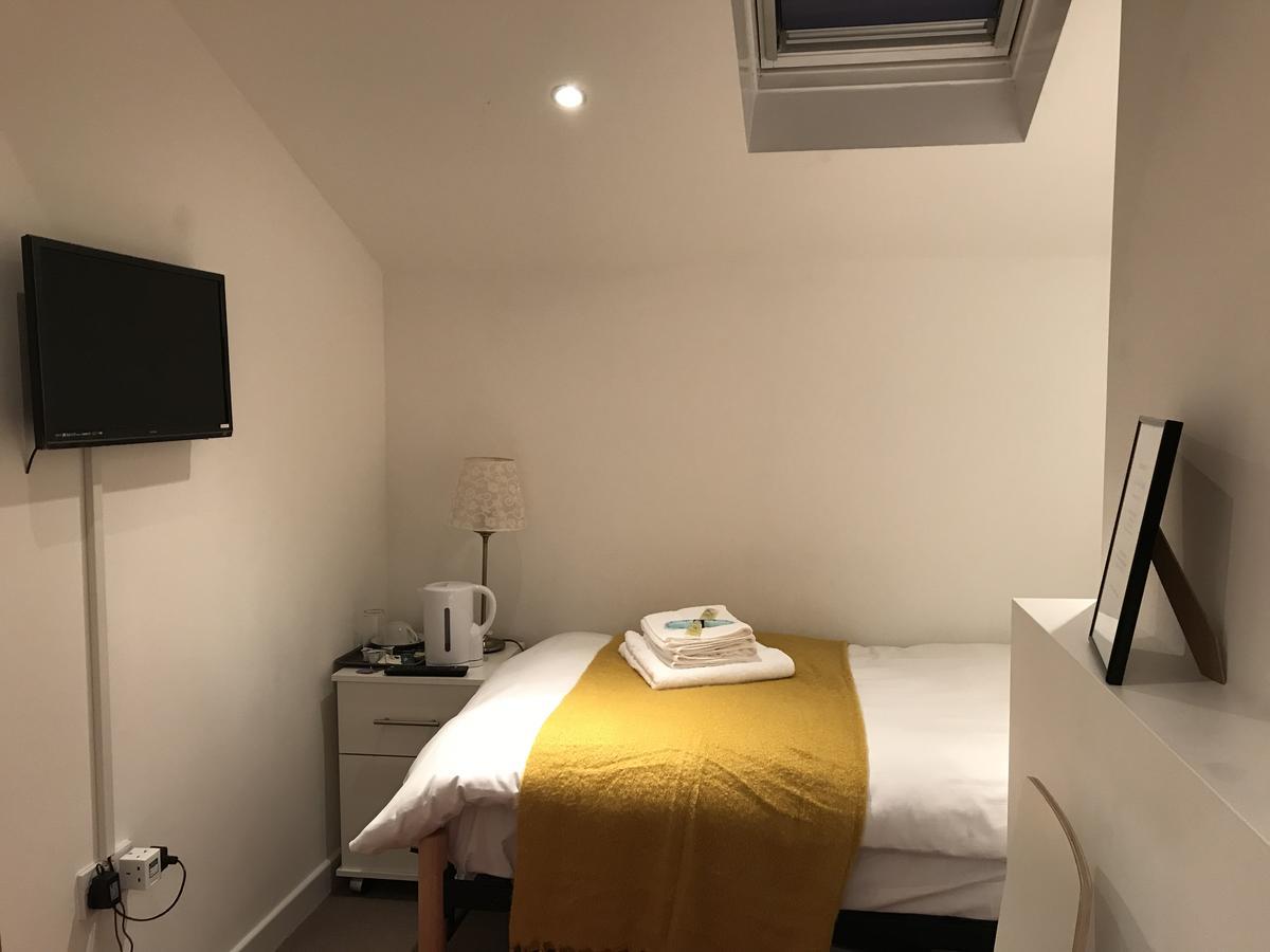 Riverbank Stay Лондон Экстерьер фото
