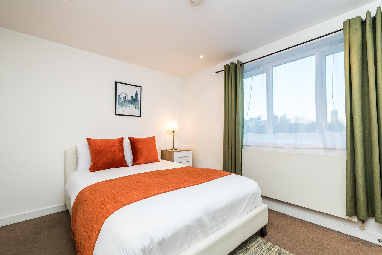 Riverbank Stay Лондон Экстерьер фото