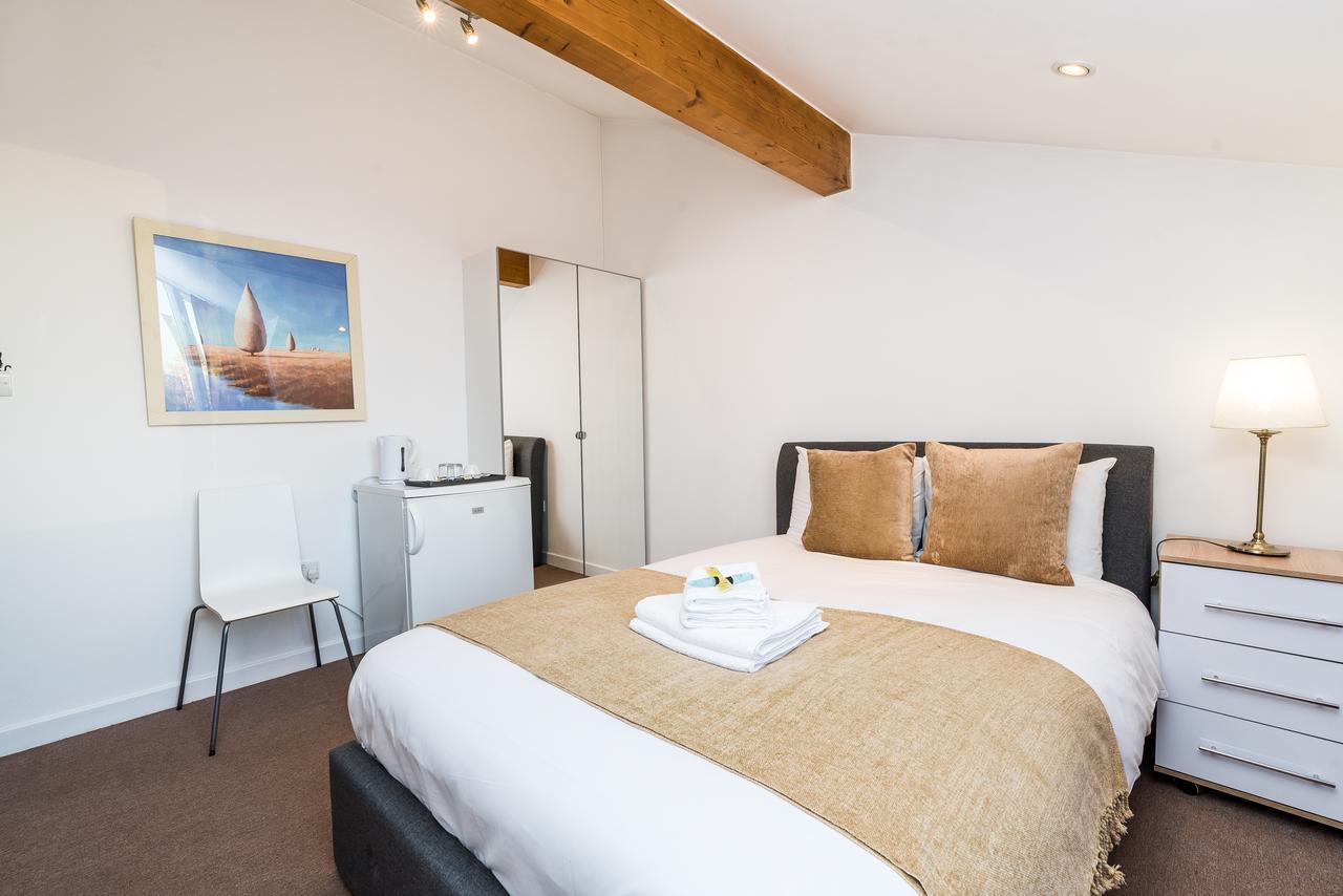 Riverbank Stay Лондон Экстерьер фото