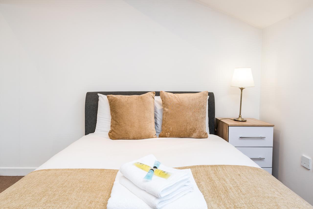 Riverbank Stay Лондон Экстерьер фото