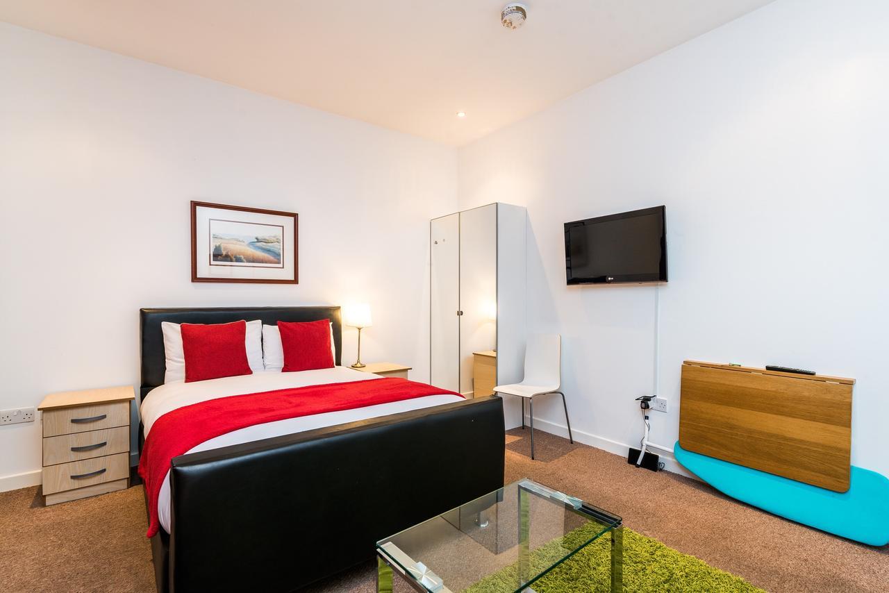 Riverbank Stay Лондон Экстерьер фото