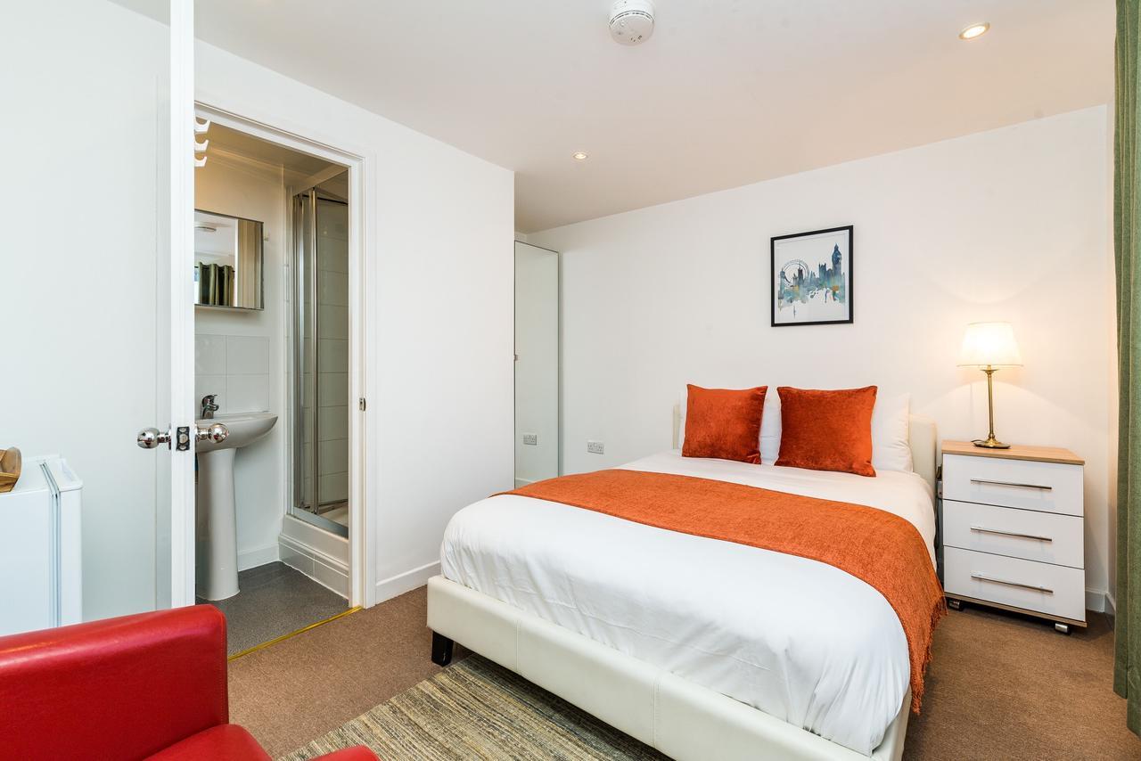 Riverbank Stay Лондон Экстерьер фото