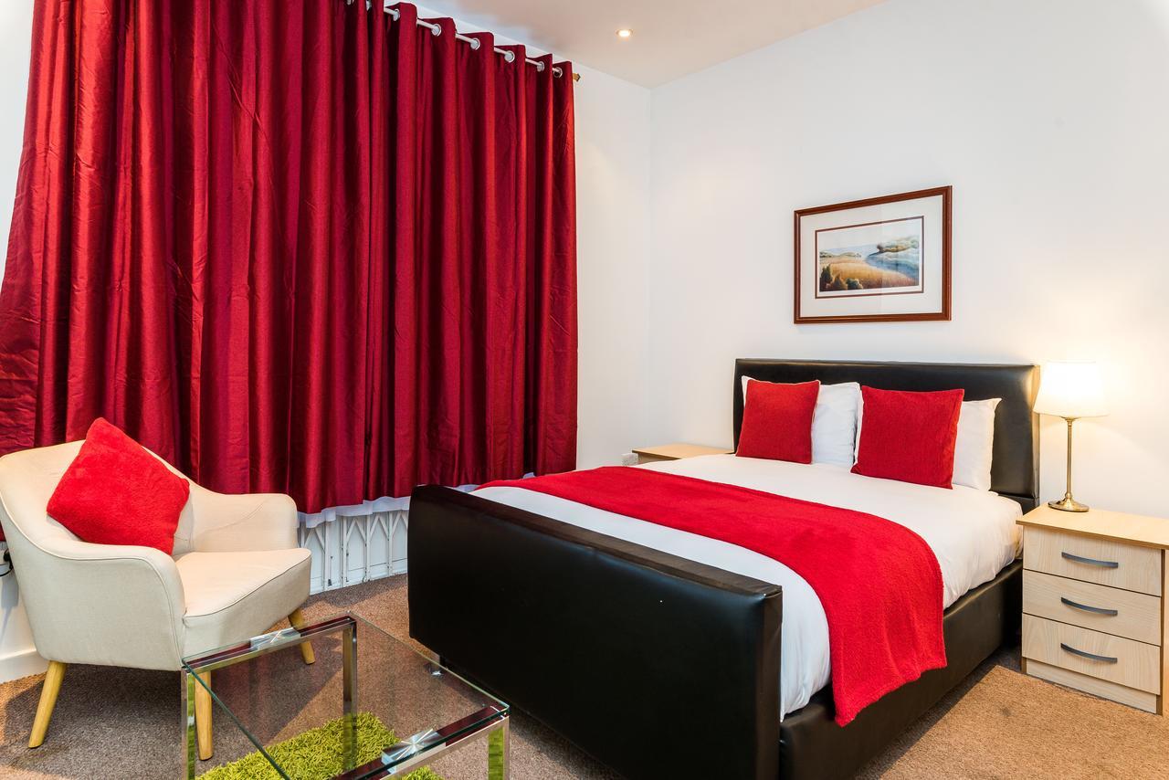 Riverbank Stay Лондон Экстерьер фото