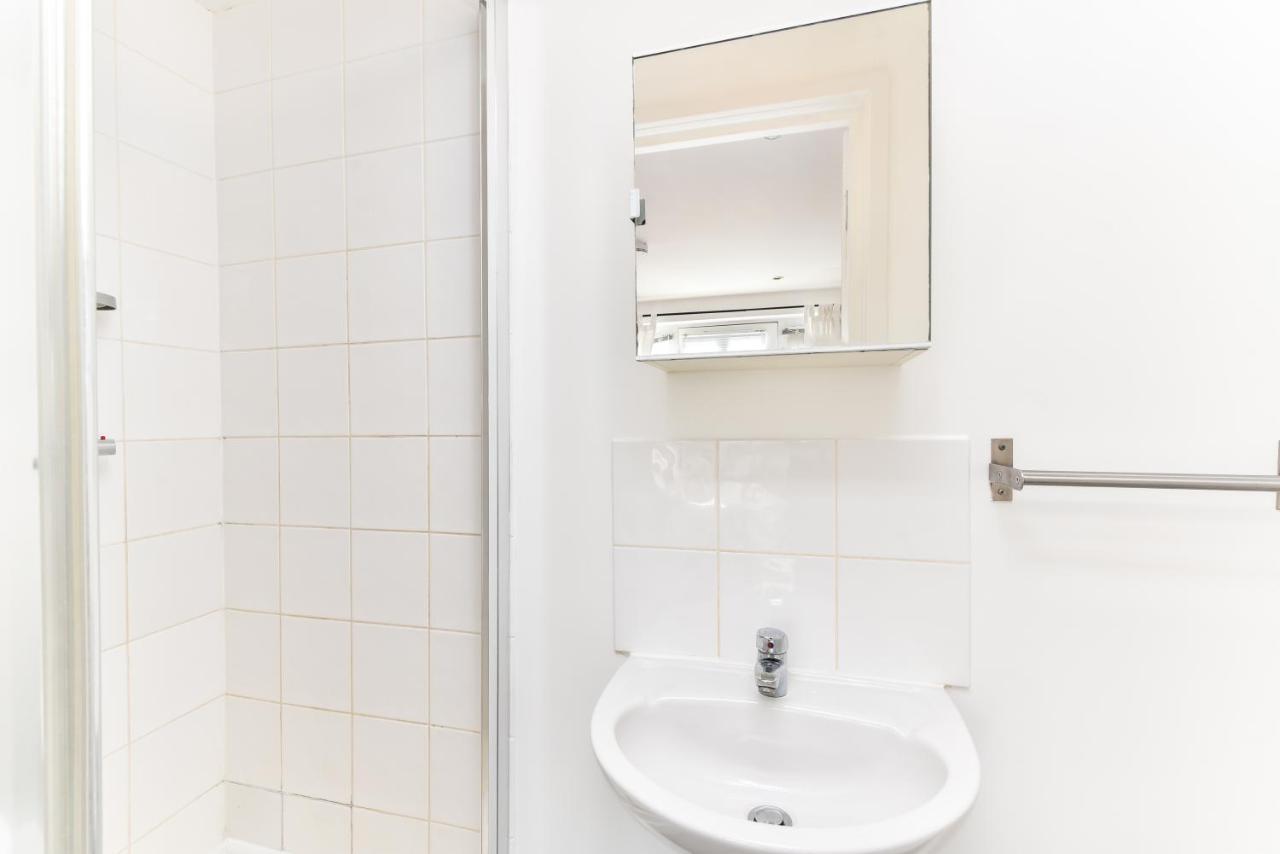 Riverbank Stay Лондон Экстерьер фото